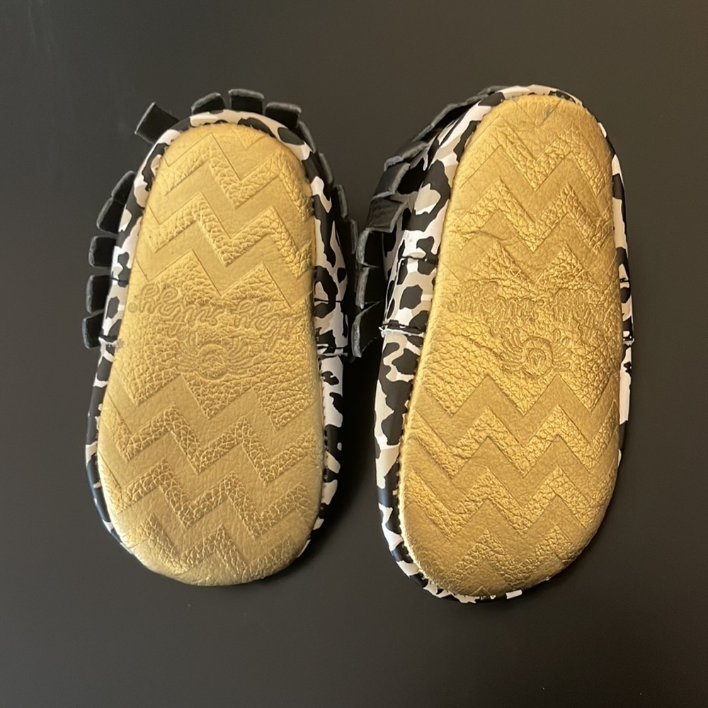 Itzy Ritzy Moccasins - Picture 2 of 4